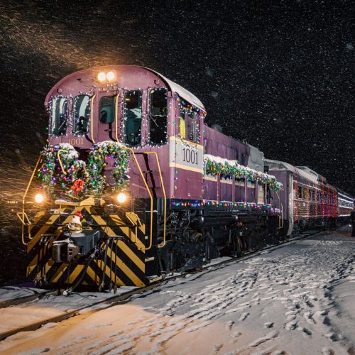 A vintage Waterloo Central Railway engine that is decorated for the holidays.