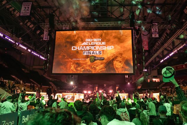 The main auditorium at the Kitchener Memorial Auditorium . You can see the floor and stands are full of Call of Duty fans: the main screen on the jumbotron says Call of Duty League Championship Final.